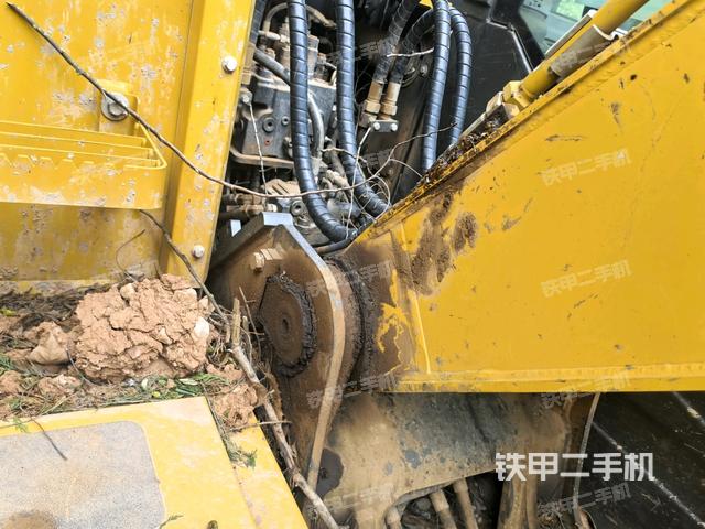大臂根部?斜視(工作和回轉(zhuǎn)裝置) 大臂根部?斜視(工作和回轉(zhuǎn)裝置)