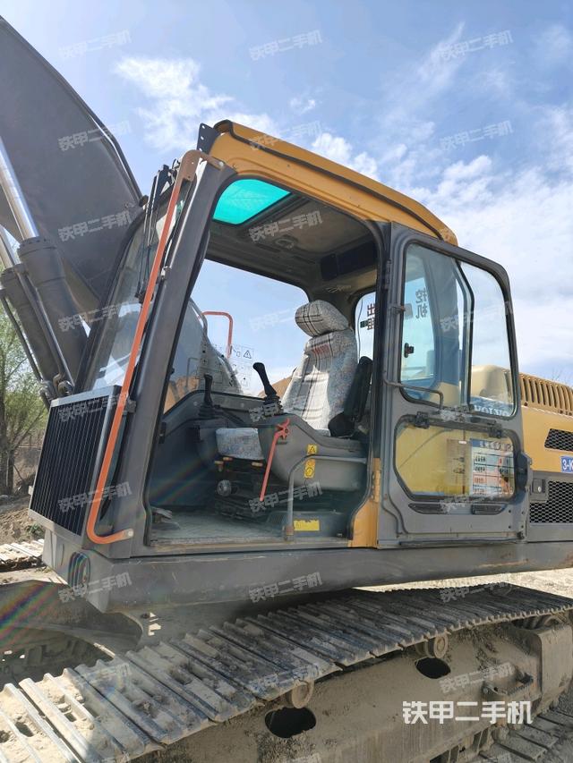 駕駛室整體（整機(jī)外觀）