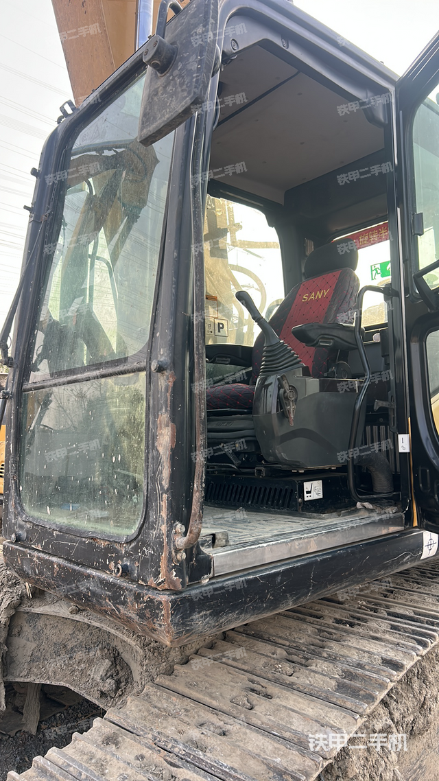 驾驶室整体（整机外观）