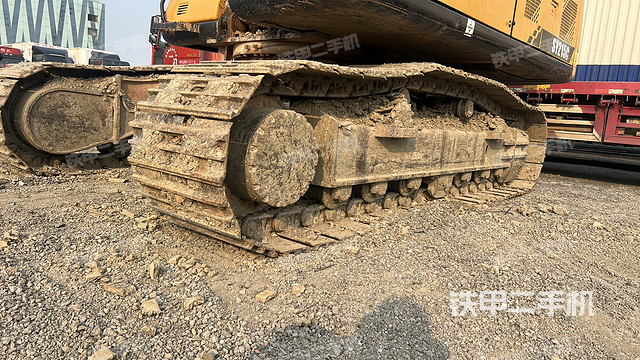 單側(cè)履帶整體（整機(jī)外觀）