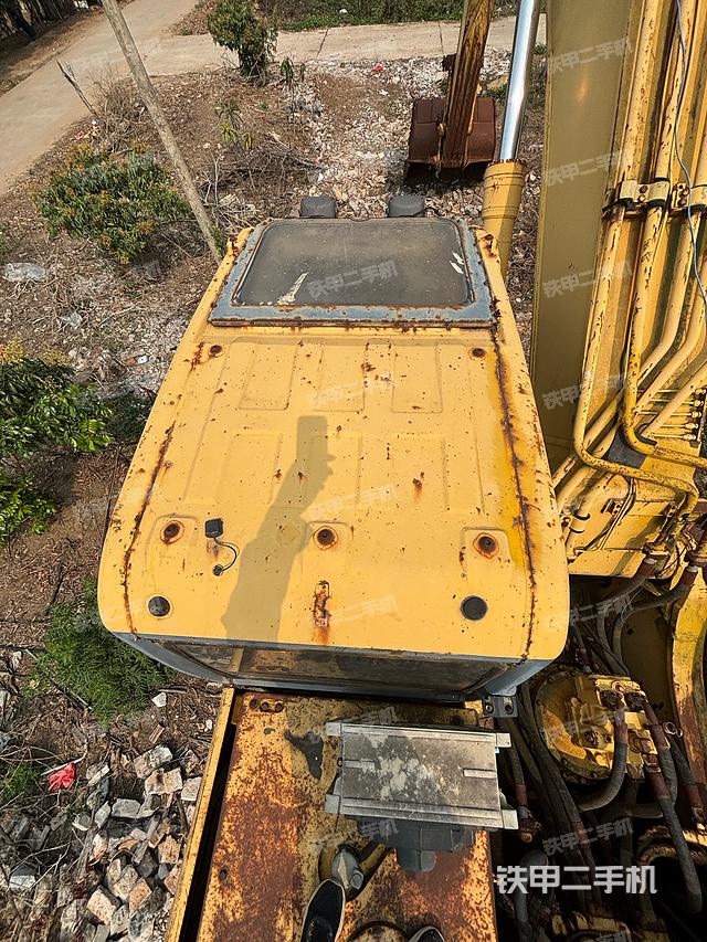 驾驶室顶部（整机外观）