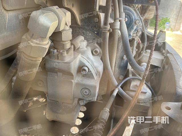 液壓泵艙室正面整體（整機(jī)外觀）