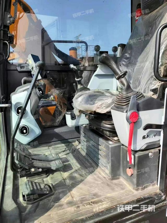 駕駛室整體（整機(jī)外觀）