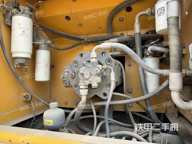 液壓泵艙室正面整體（整機(jī)外觀）