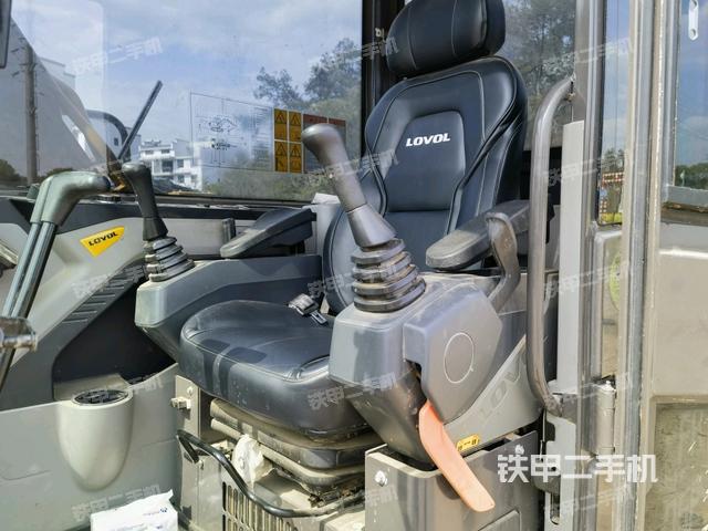 座椅左側(cè)控制臺/音響/含左手柄（駕駛室部分）