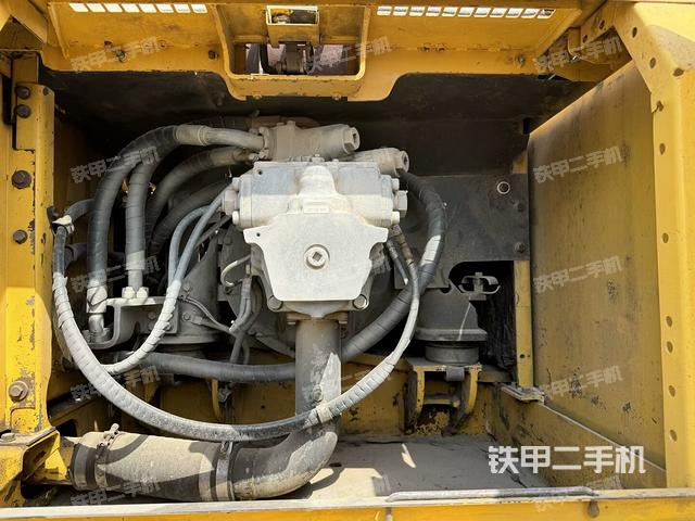 液壓泵艙室正面整體（整機(jī)外觀）