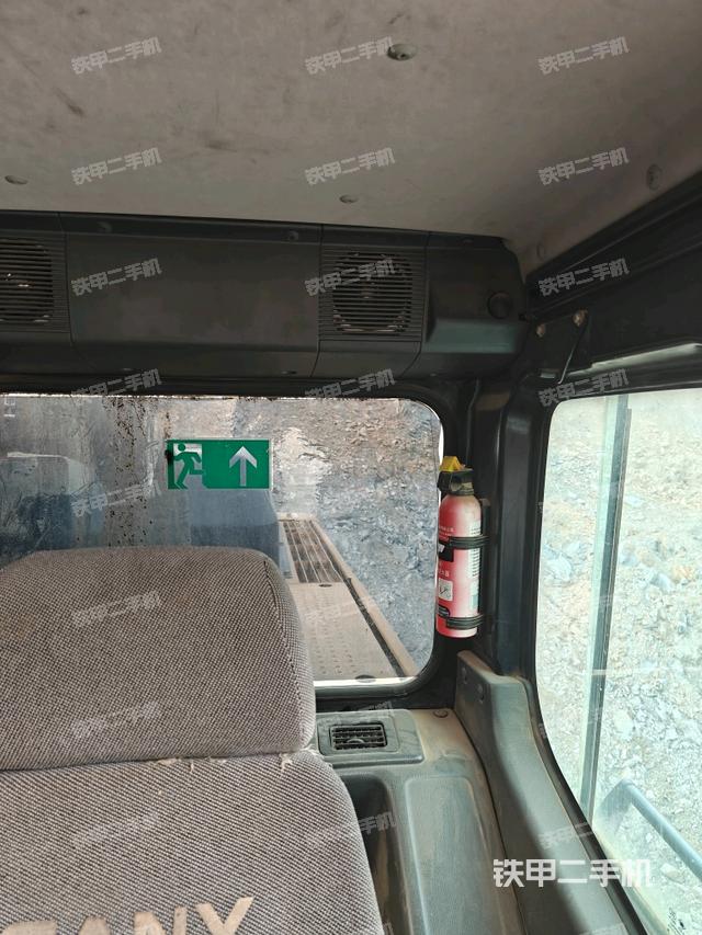 座椅后部（驾驶室部分）