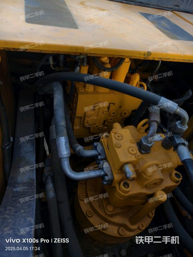 回轉(zhuǎn)馬達(dá)和主控閥(整機(jī)外觀) 回轉(zhuǎn)馬達(dá)和主控閥(整機(jī)外觀)