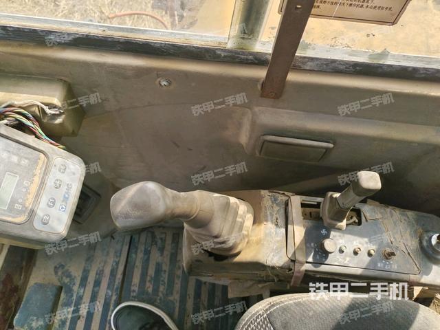 座椅右側(cè)控制臺(tái)/鑰匙門/油門/含右手柄（駕駛室部分）