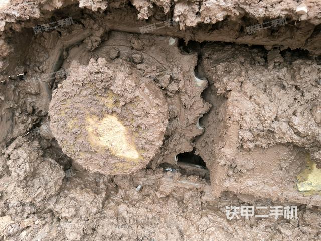 左驅(qū)動輪（行走機(jī)構(gòu)）