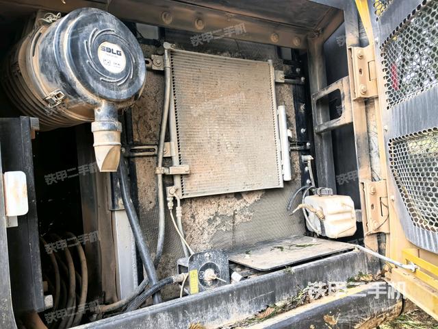 散熱器正面(大件艙室) 散熱器正面(大件艙室)