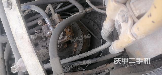 回转马达和主控阀（整机外观）