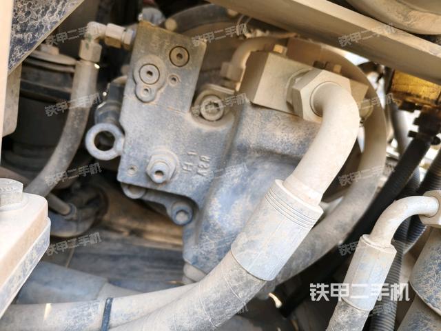 液壓泵艙室正面整體(整機外觀) 液壓泵艙室正面整體(整機外觀)