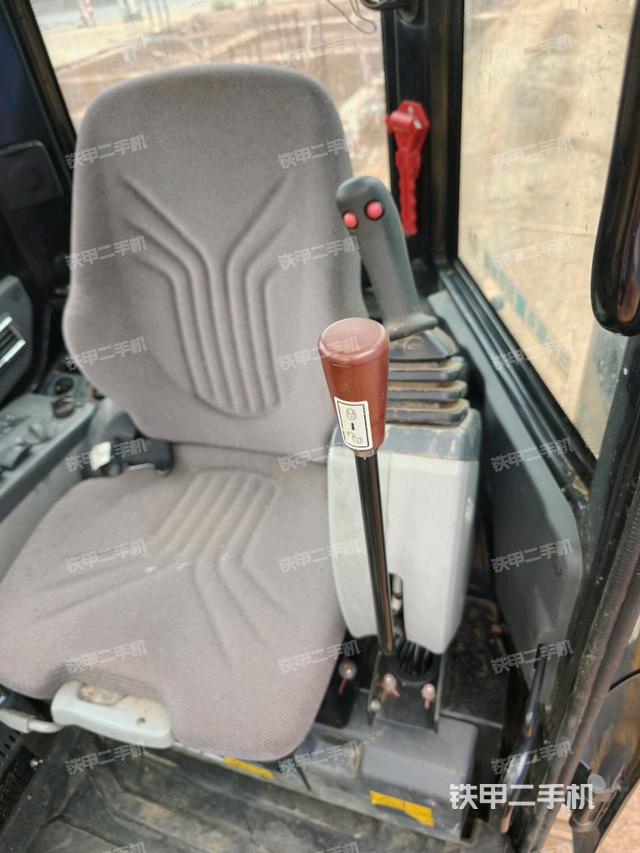 座椅左側(cè)控制臺(tái)/音響/含左手柄（駕駛室部分）