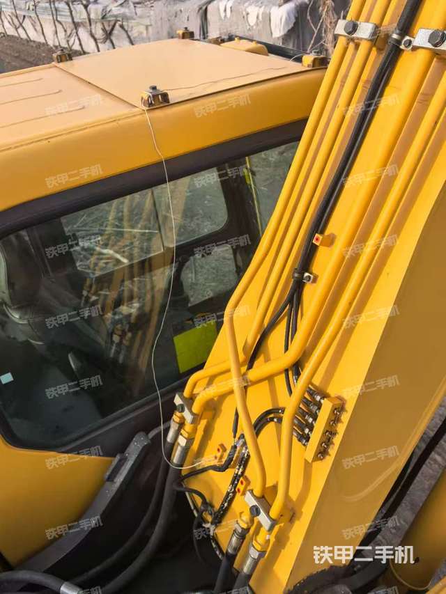 驾驶室顶部（整机外观）