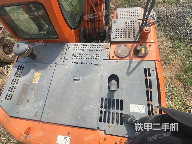 斗山DX120-9C挖掘机的设备实拍-第13张实拍照片