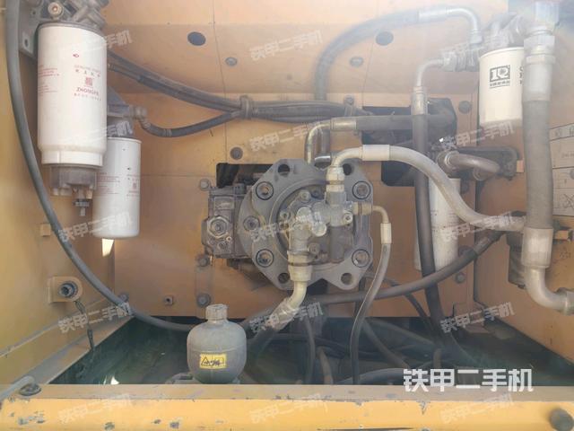 液壓泵艙室正面整體(整機外觀) 液壓泵艙室正面整體(整機外觀)