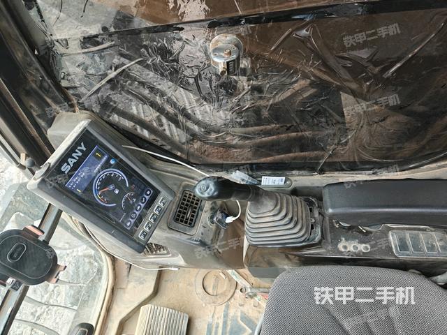 座椅左侧控制台/音响/含左手柄（驾驶室部分）