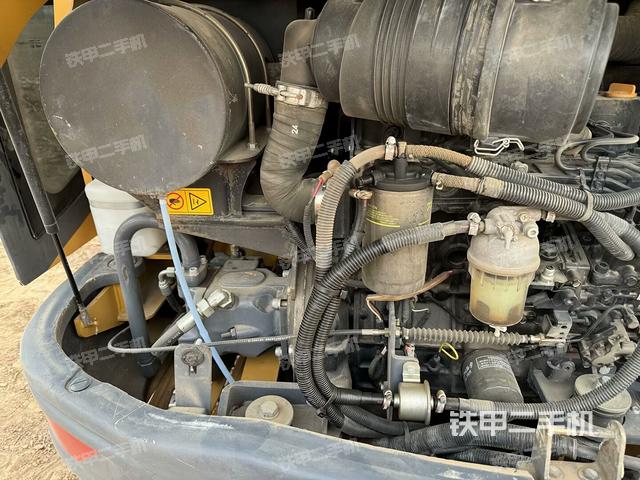 液壓泵艙室正面整體(整機(jī)外觀) 液壓泵艙室正面整體(整機(jī)外觀)