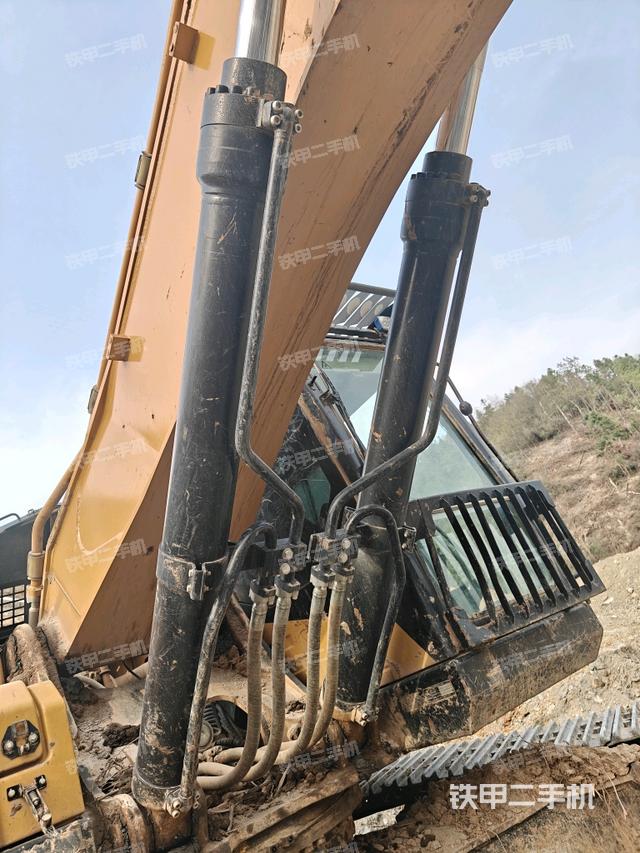 小臂整体左后（工作和回转装置）