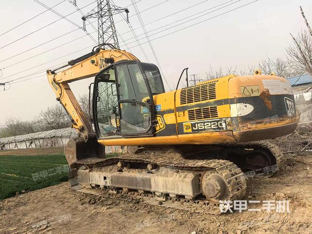 單側(cè)履帶整體(整機(jī)外觀) 單側(cè)履帶整體(整機(jī)外觀)
