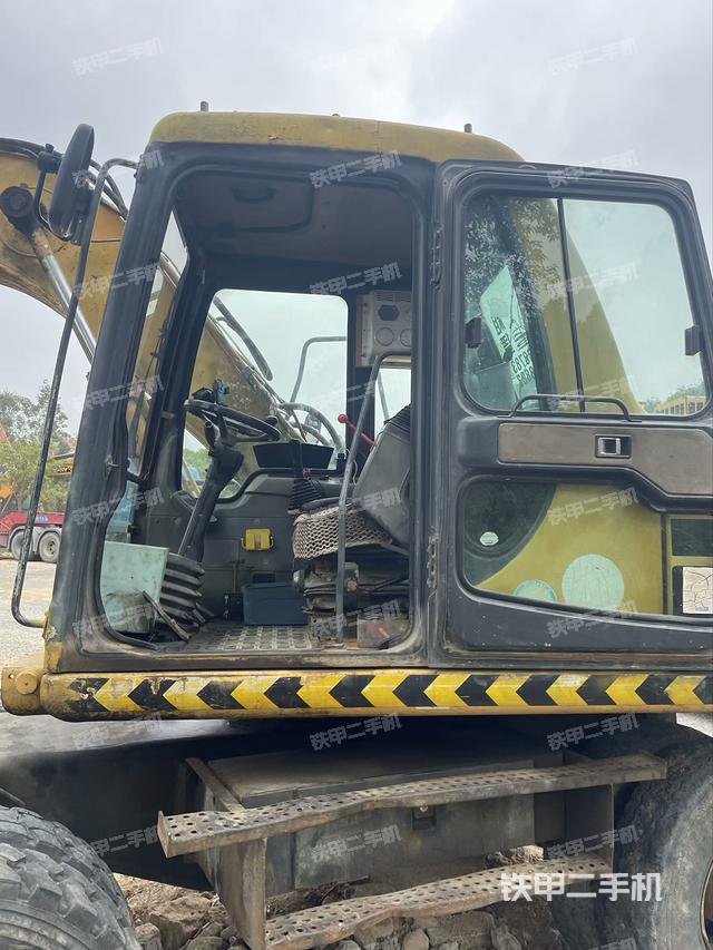 駕駛室整體（整機(jī)外觀）