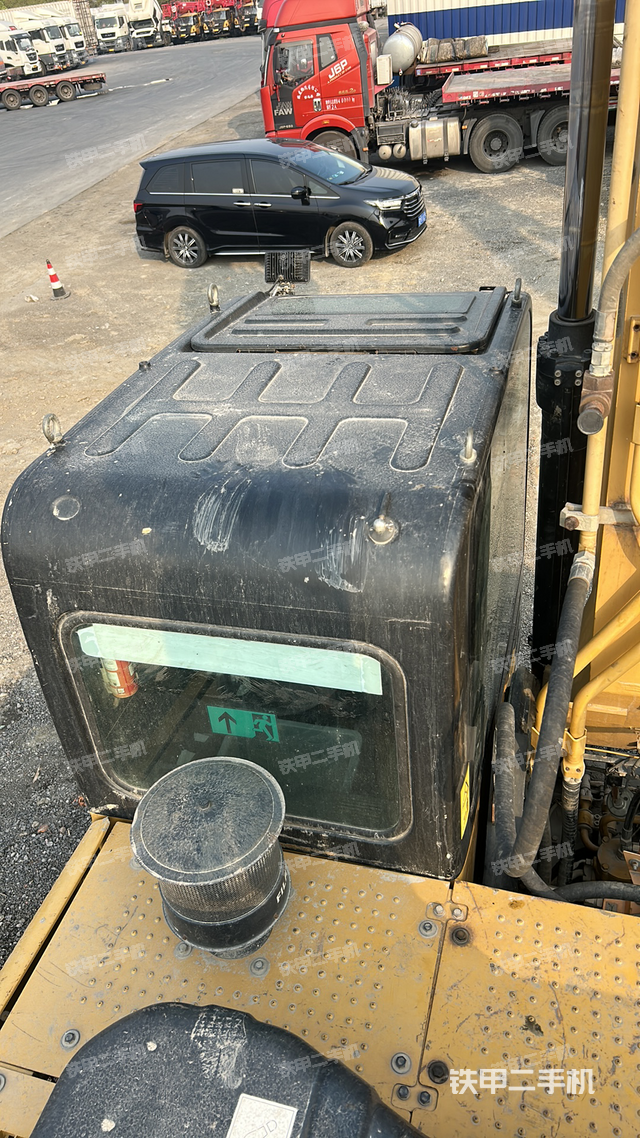 驾驶室顶部（整机外观）