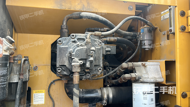 液壓泵艙室正面整體（整機(jī)外觀）