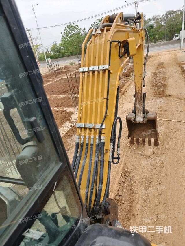 大臂背部俯視（工作和回轉(zhuǎn)裝置）