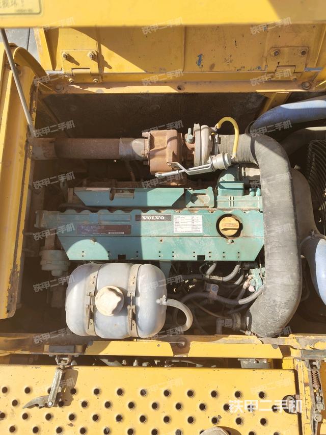 發(fā)動機(jī)整體俯視（整機(jī)外觀）