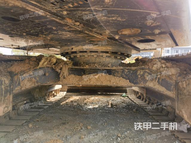 轉(zhuǎn)盤和下車架正前（工作和回轉(zhuǎn)裝置）