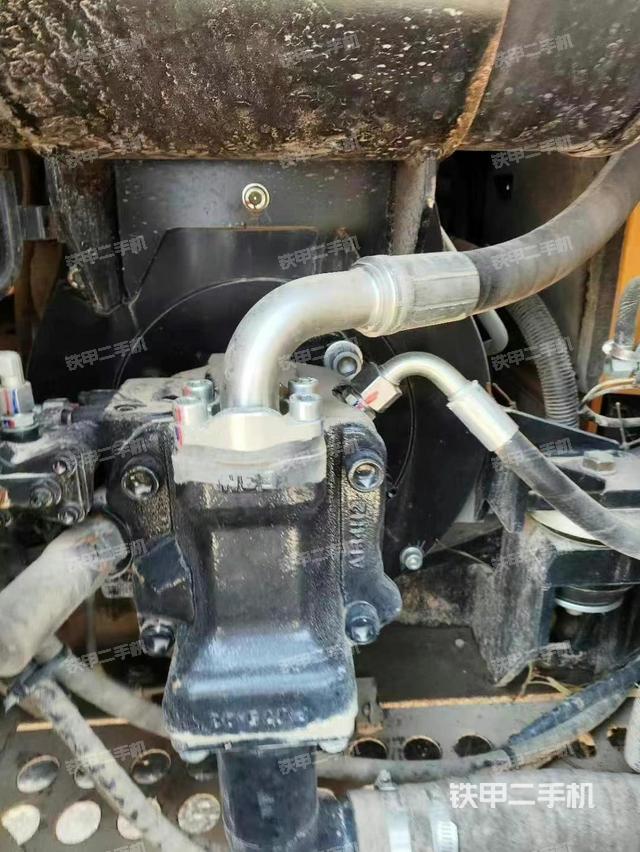 液壓泵艙室正面整體（整機(jī)外觀）