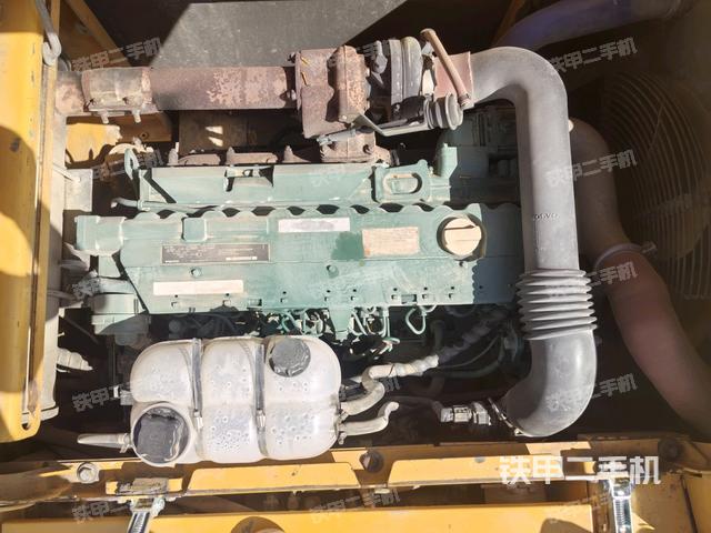 發(fā)動機整體俯視(整機外觀) 發(fā)動機整體俯視(整機外觀)