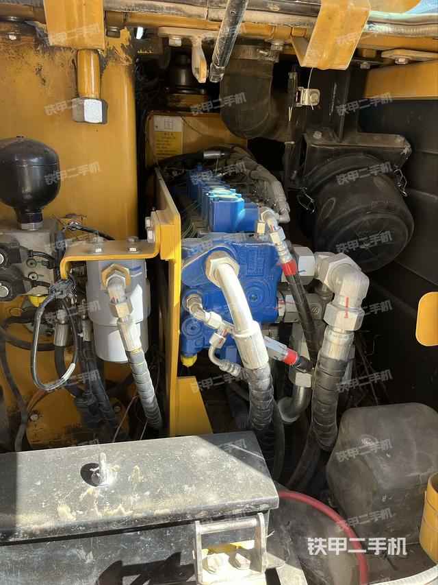 回轉(zhuǎn)馬達和主控閥（整機外觀）