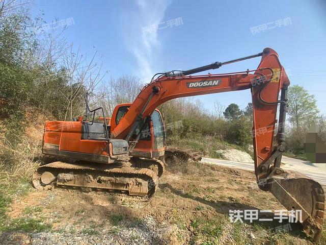 斗山DX120-9C挖掘机的设备实拍-第2张实拍照片