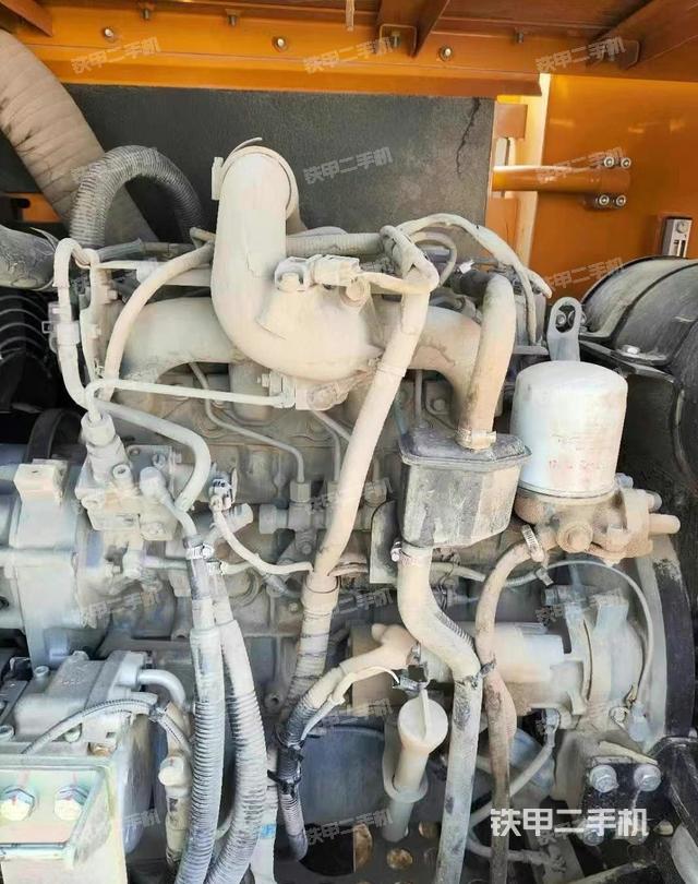 回轉(zhuǎn)馬達(dá)和主控閥（整機(jī)外觀）