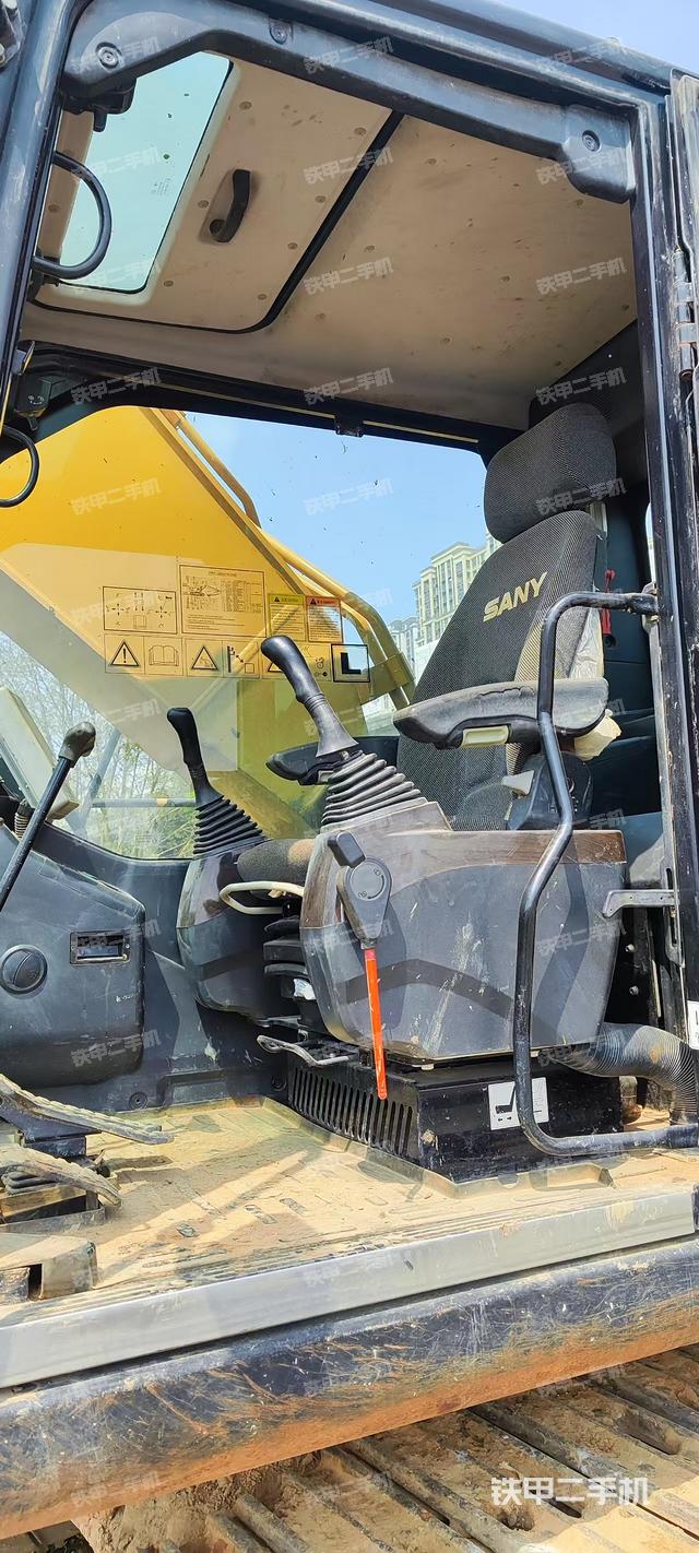 駕駛室整體（整機外觀）