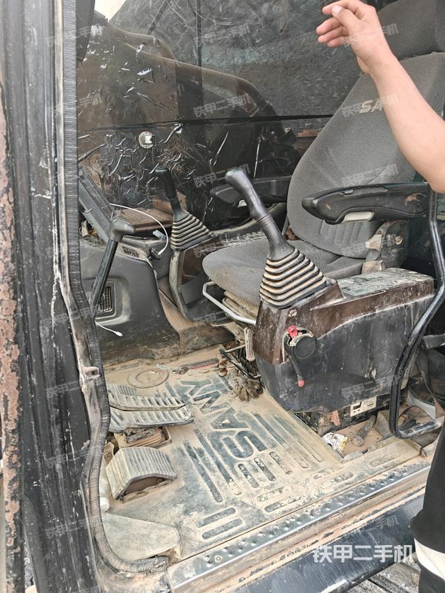 左后方玻璃角标（驾驶室部分）