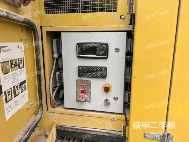 駕駛室內(nèi)部(駕駛室/操作室) 駕駛室內(nèi)部(駕駛室/操作室)
