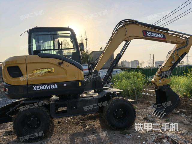 右前45(整機(jī)外觀) 右前45(整機(jī)外觀)
