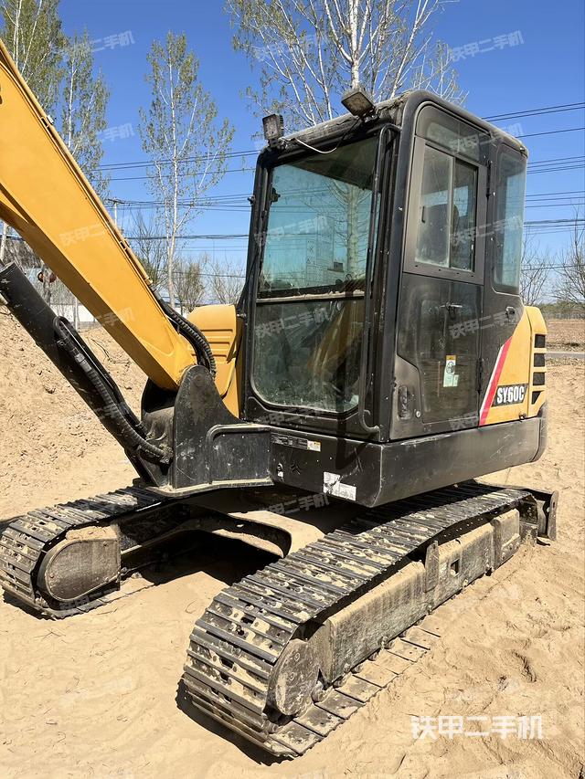 駕駛室整體（整機外觀）