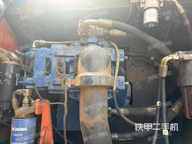 液壓泵艙室正面整體（整機(jī)外觀）