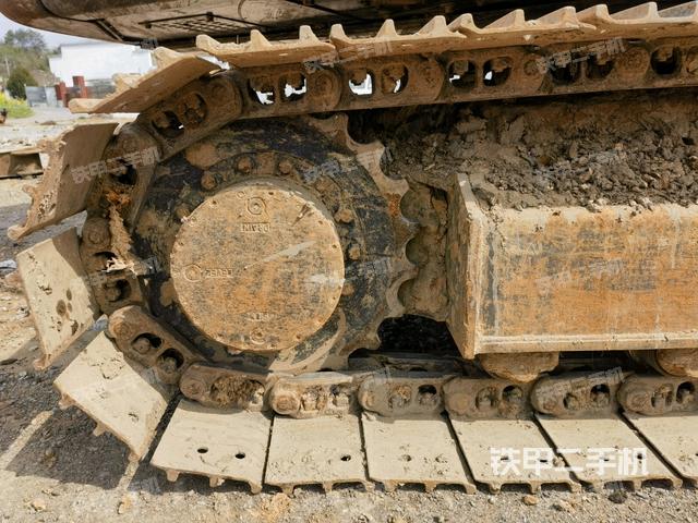 右驅(qū)動輪（行走機(jī)構(gòu)）