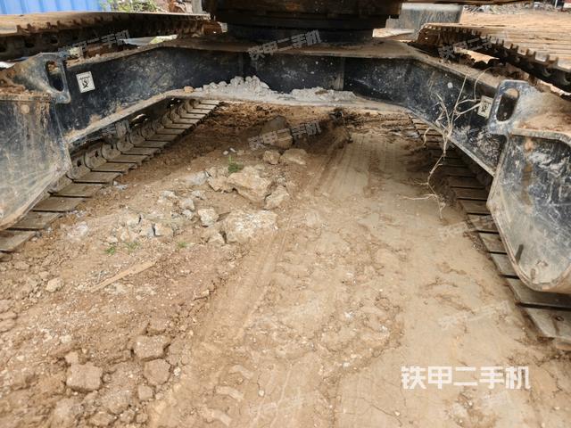 轉(zhuǎn)盤(pán)和下車(chē)架正前（工作和回轉(zhuǎn)裝置）