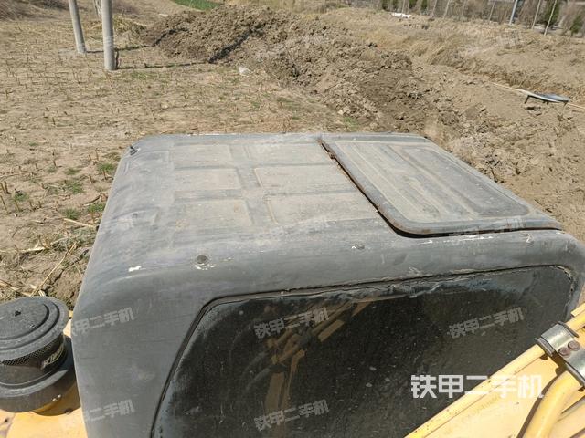 駕駛室頂部(整機外觀) 駕駛室頂部(整機外觀)