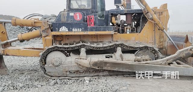 整机右侧（设备外观及核心部件）