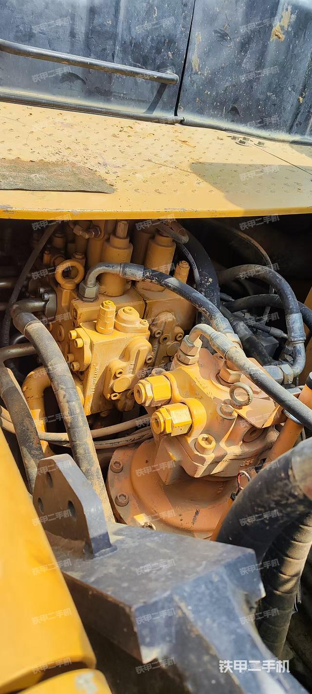 回轉馬達和主控閥（整機外觀）