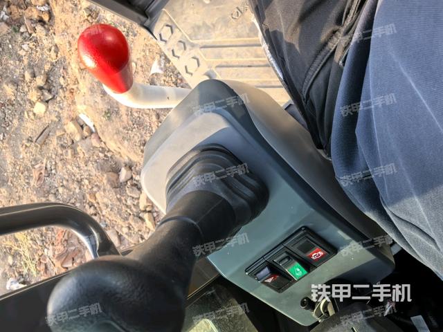座椅左側(cè)控制臺(tái)/音響/含左手柄(駕駛室部分) 座椅左側(cè)控制臺(tái)/音響/含左手柄(駕駛室部分)