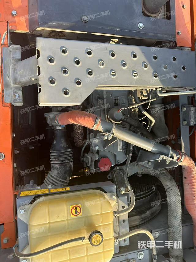 發(fā)動(dòng)機(jī)室（上車部件）