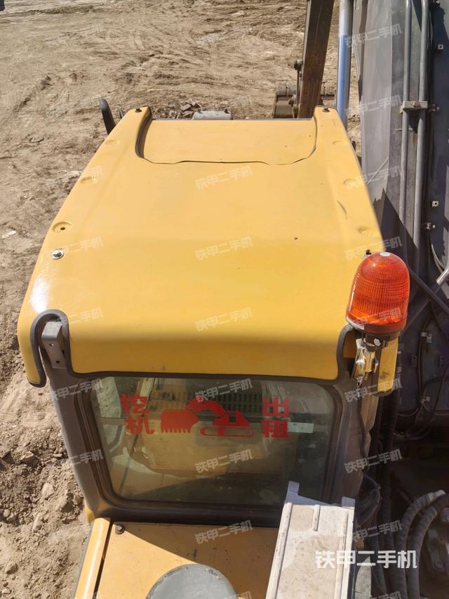 駕駛室頂部(整機外觀) 駕駛室頂部(整機外觀)